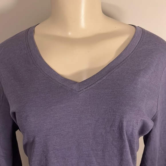 ⭐️3/$30⭐️Eddie Bauer, long sleeve V-neck shirt - Picture 2 of 8